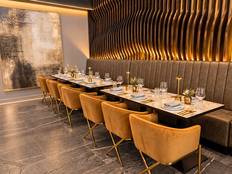 The long communal table at Il&nbsp;Vero set for a large group